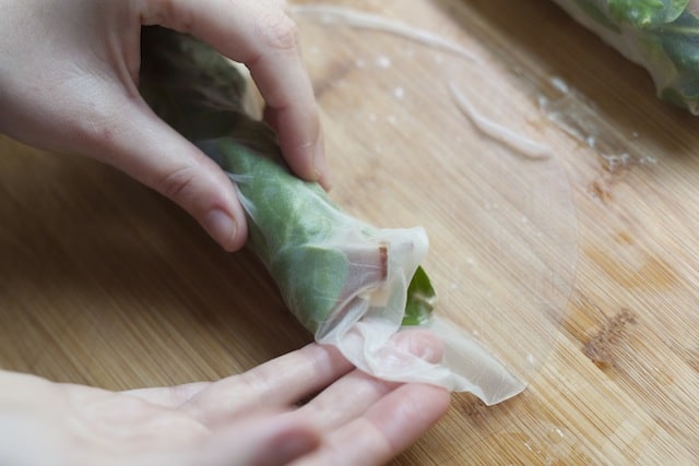 vietnamese rice paper to buy Rice paper is a thin crepe made of rice, water and salt and it is dried it is used in vietnamese and chinese cuisine mainly there are many kinds of them. vietnamese rice paper to buy Rice paper is a thin crepe made of rice, water and salt and it is dried it is used in vietnamese and chinese cuisine mainly there are many kinds of them.