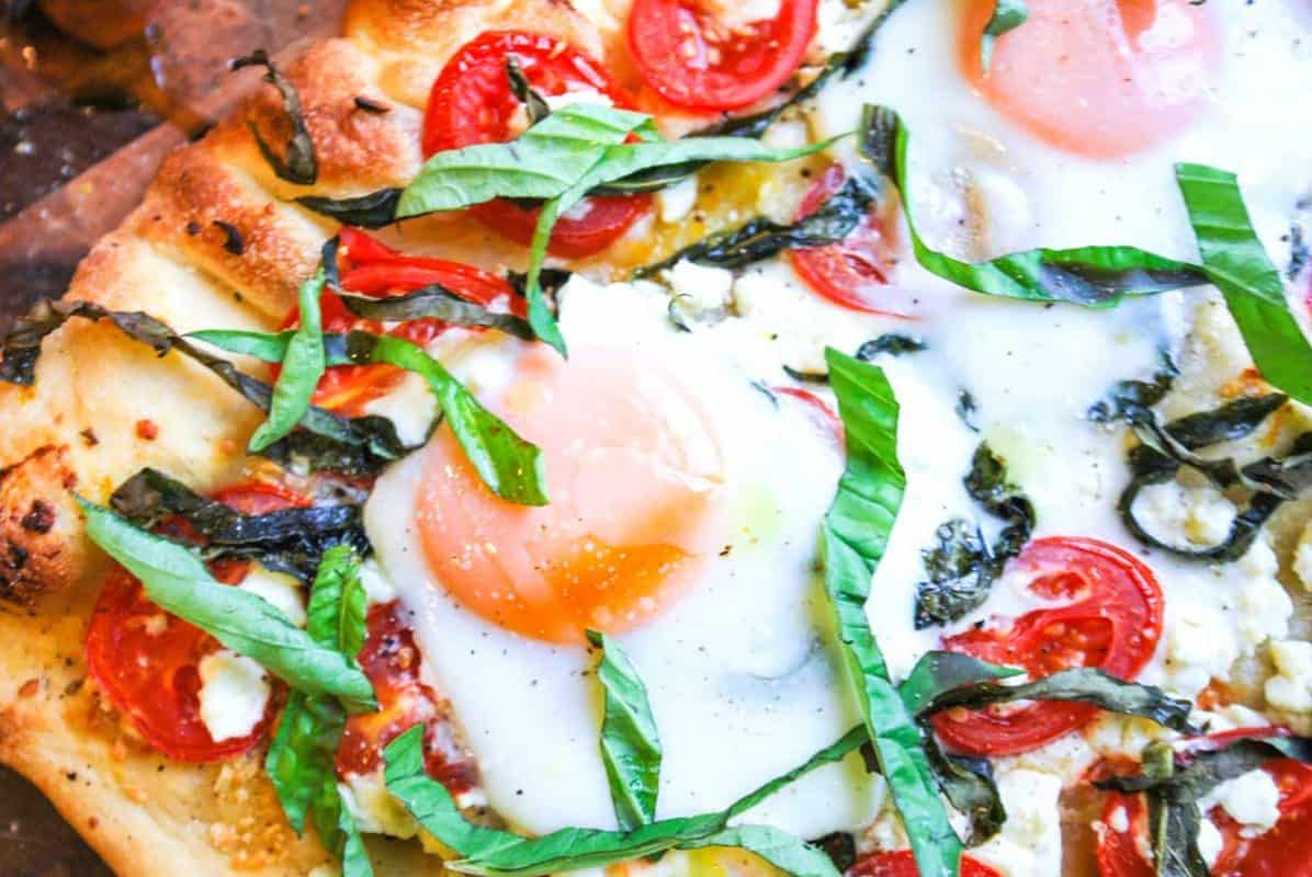 Breakfast Pizza Recipe with Tomatoes and Eggs