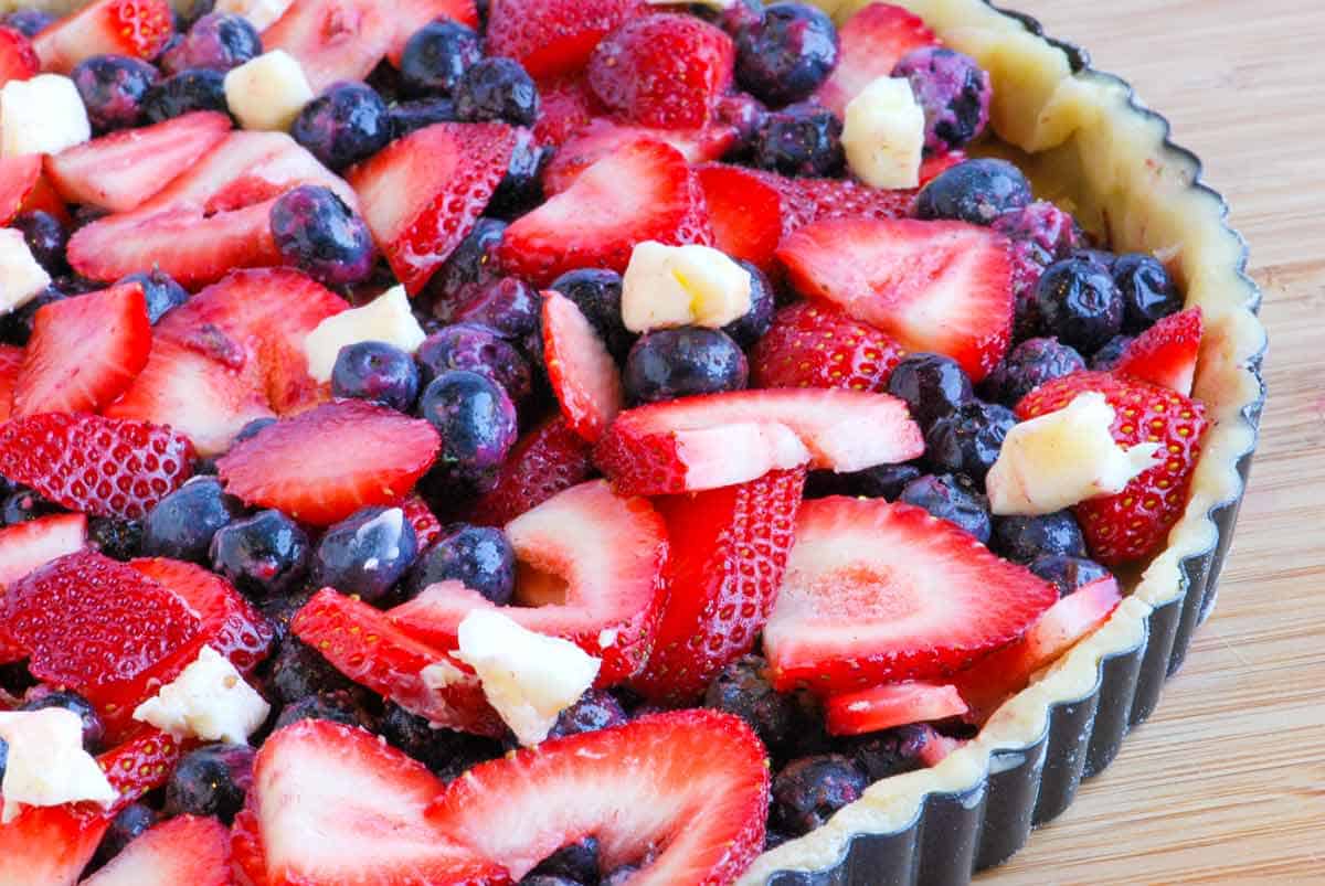 Simple Blueberry and Strawberry Tart Recipe Ready to bake
