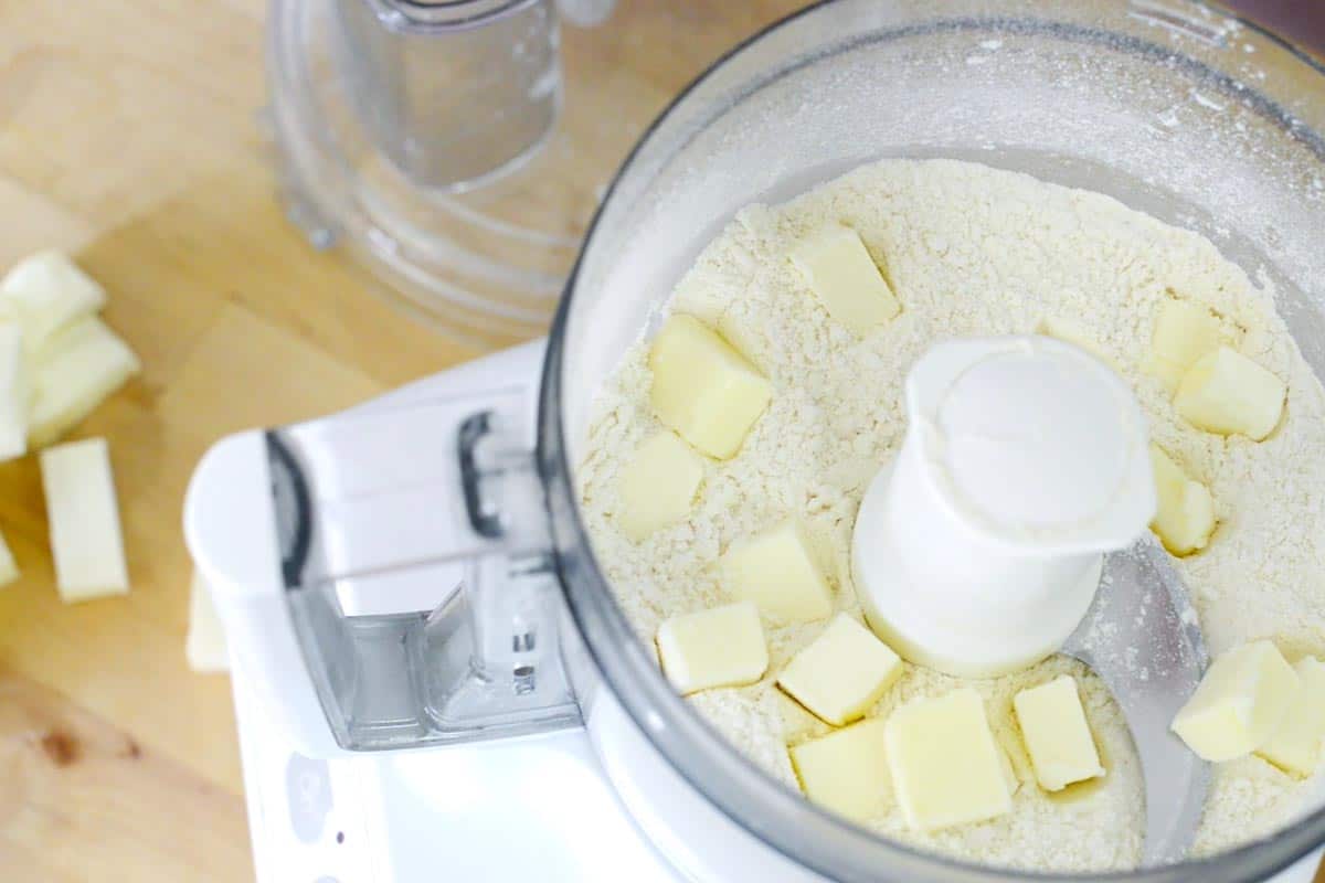 Using a food processor to make pastry dough