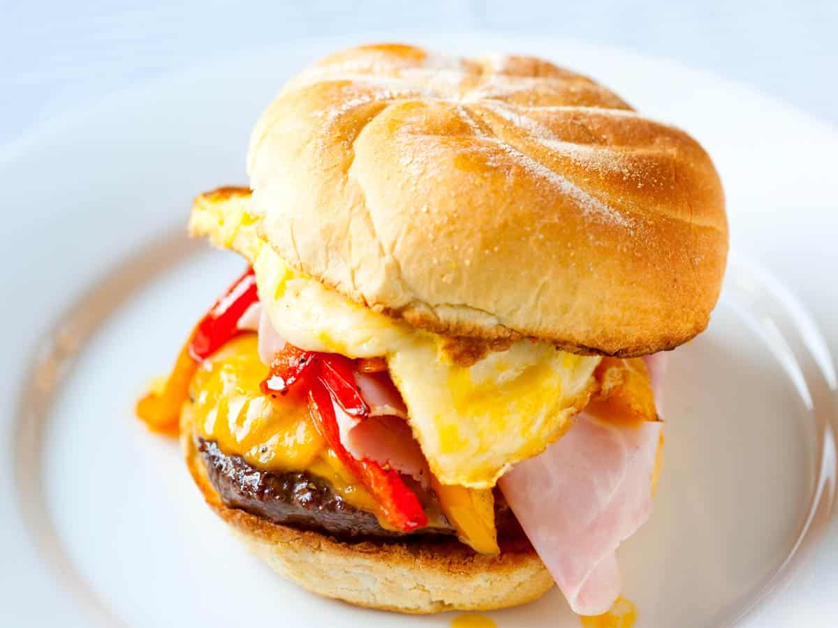 Outrageous Burger Recipe with Egg, Ham and Peppers Outrageous Burger Recipe with Egg, Ham and Peppers