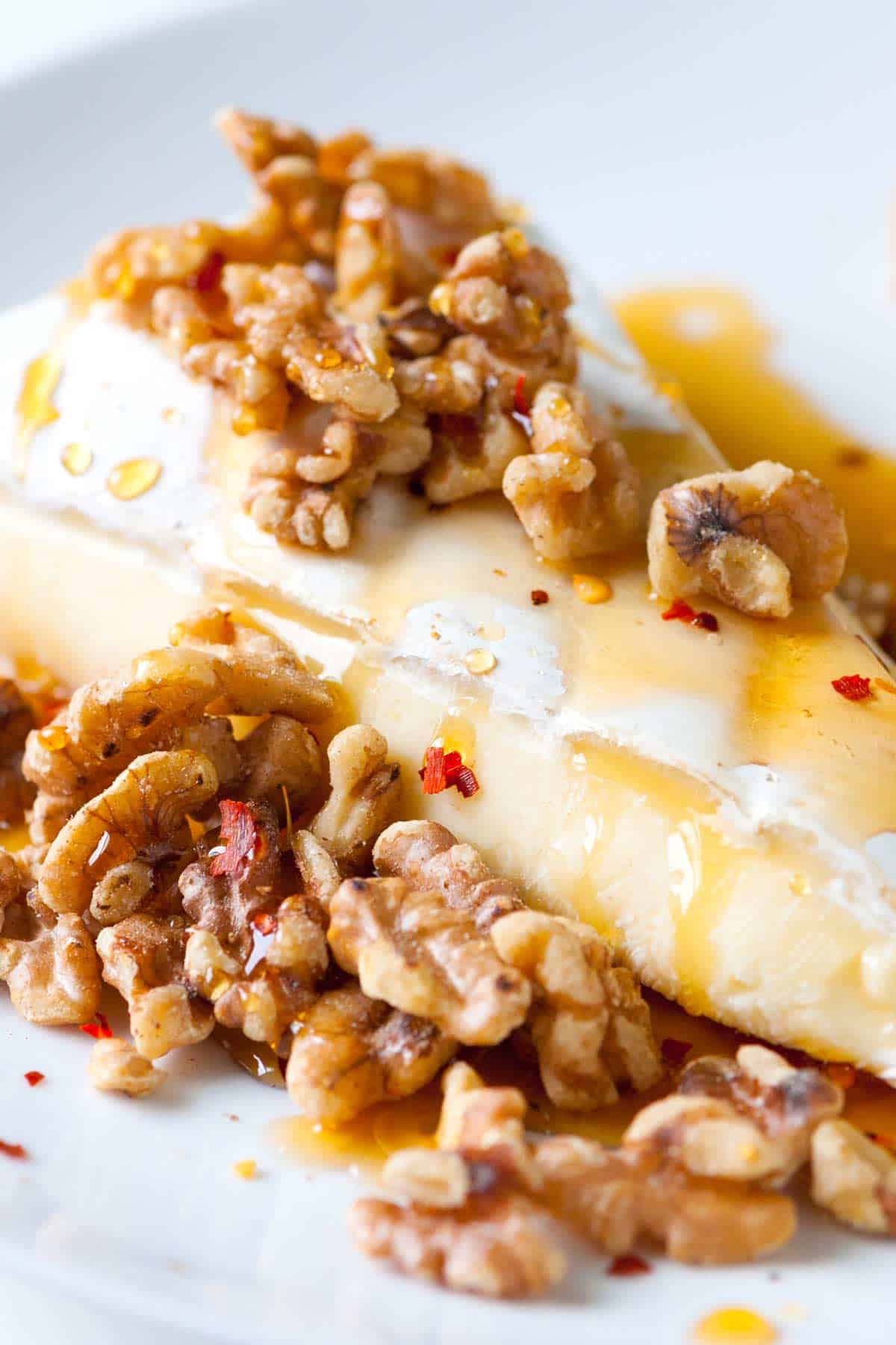 Brie with Warm Honey and Toasted Walnuts How to serve brie with spiced and warm honey and toasted walnuts