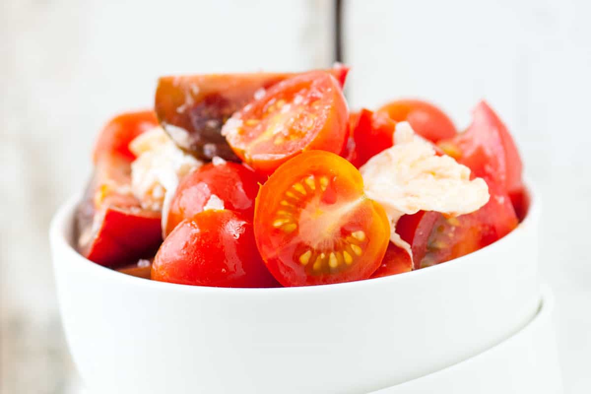 Quick Tomato Salad with Mozzarella Cheese