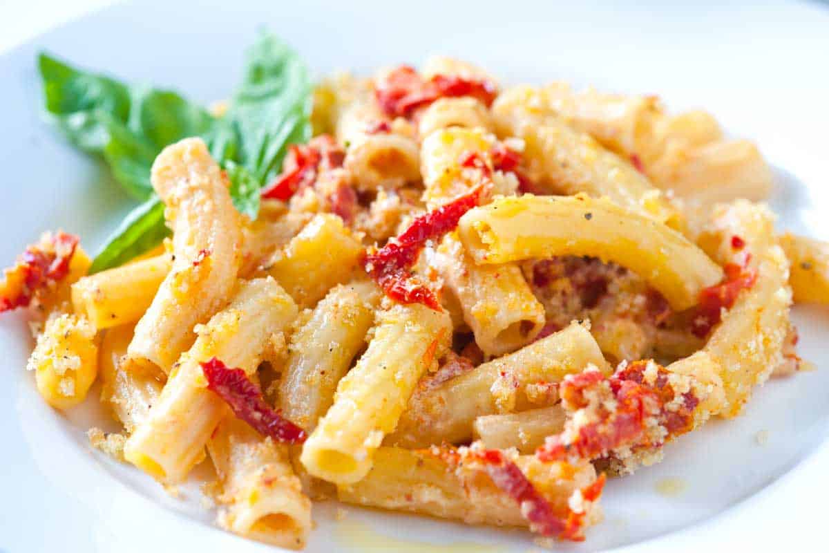 Sun-Dried Tomato and Goat Cheese Rigatoni Pasta