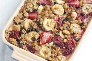 Baked Oatmeal With Strawberries, Banana and Chocolate Recipe