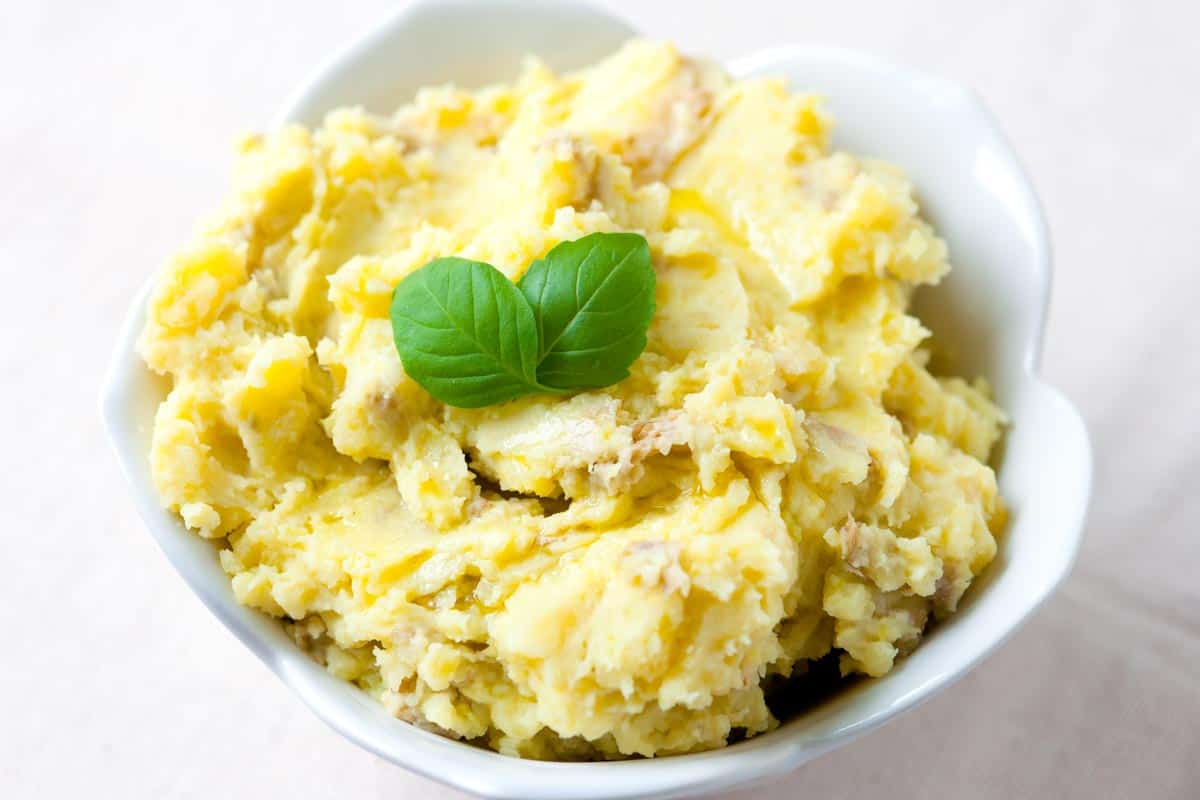 Roasted Garlic and Olive Oil Mashed Potatoes | Homemade Vegan Thanksgiving Recipes For A Healthful Celebration