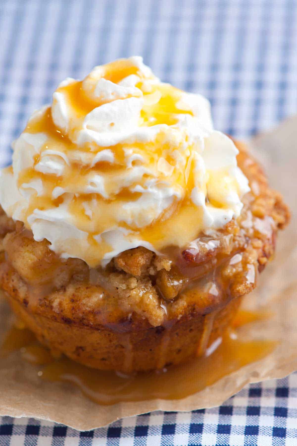 How to Make Apple Pie Cupcakes with a Cinnamon Roll Crust
