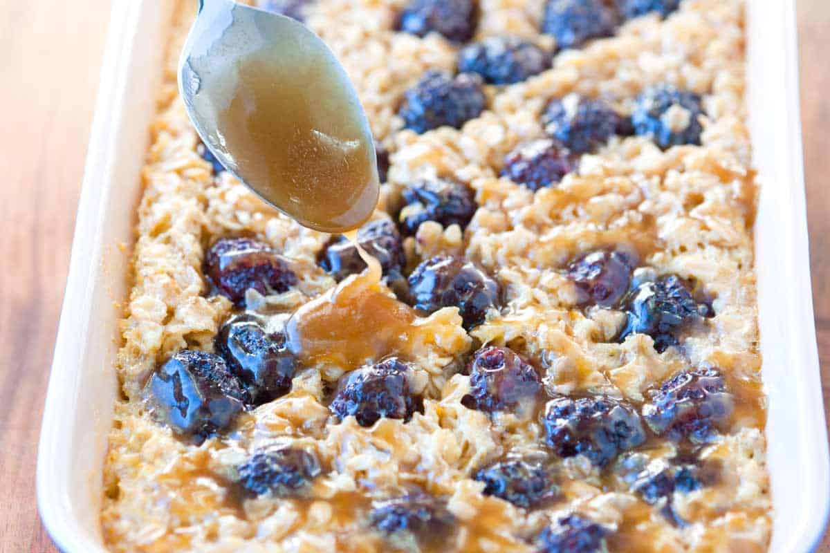 How to Make Baked Oatmeal with Blackberries Adding the caramel sauce