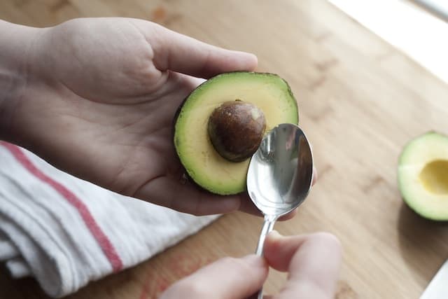 Removing an avocado seed with a spoon