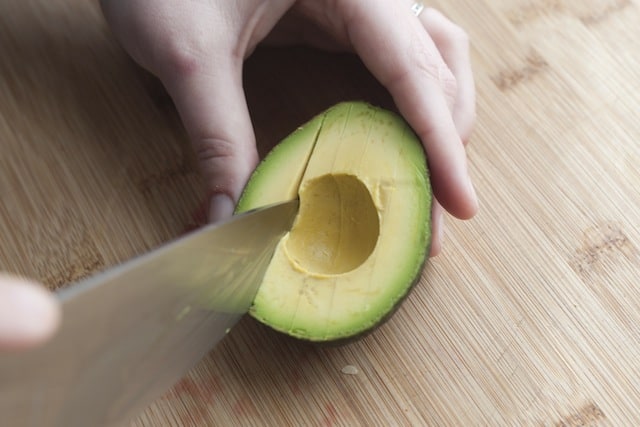Cutting avocados into slices