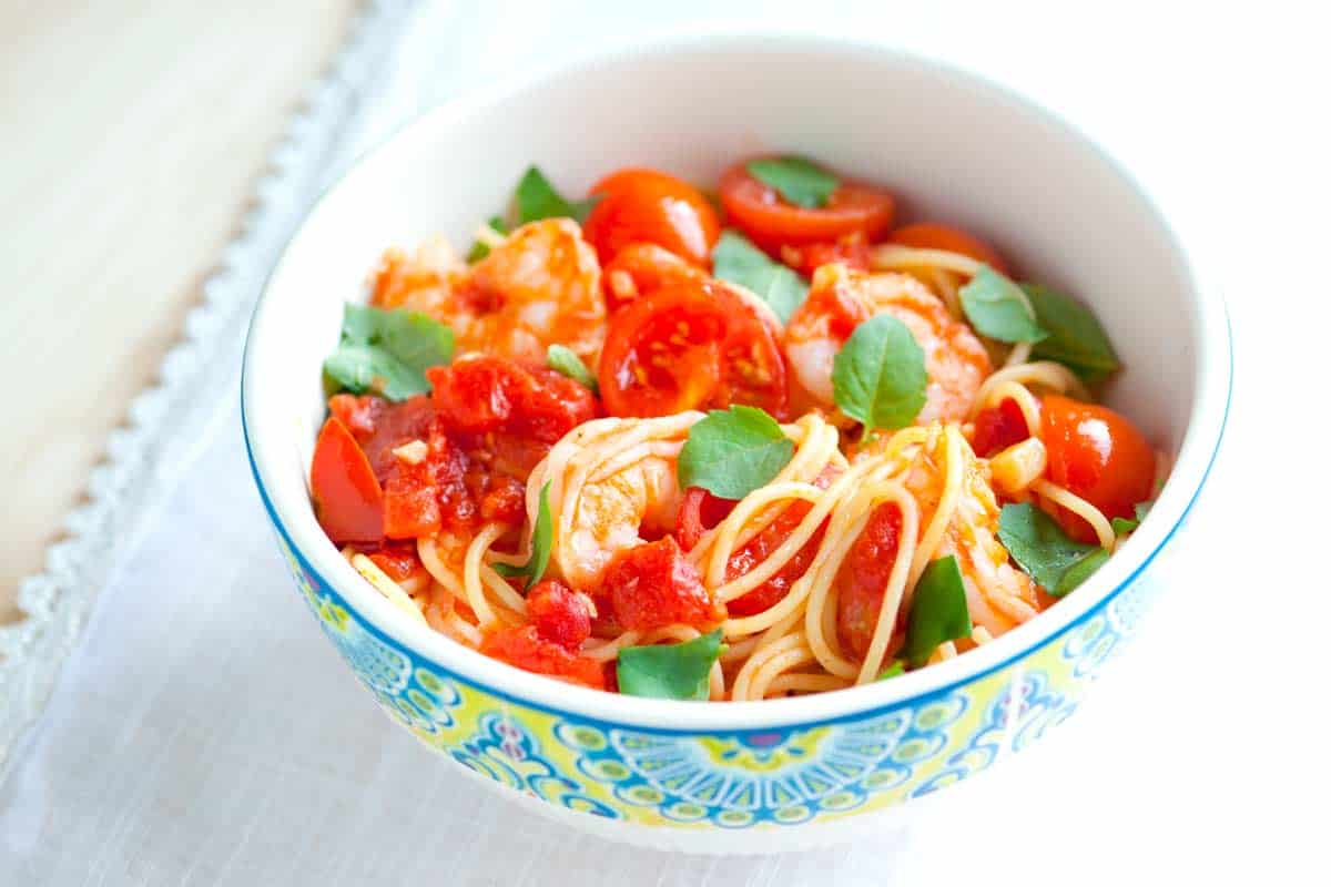 15 Minute Shrimp Pasta Recipe with Tomato and Basil