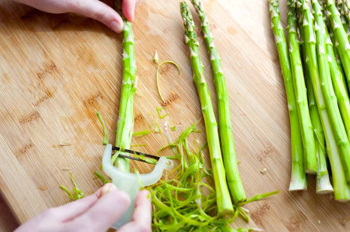 Peeling asparagus