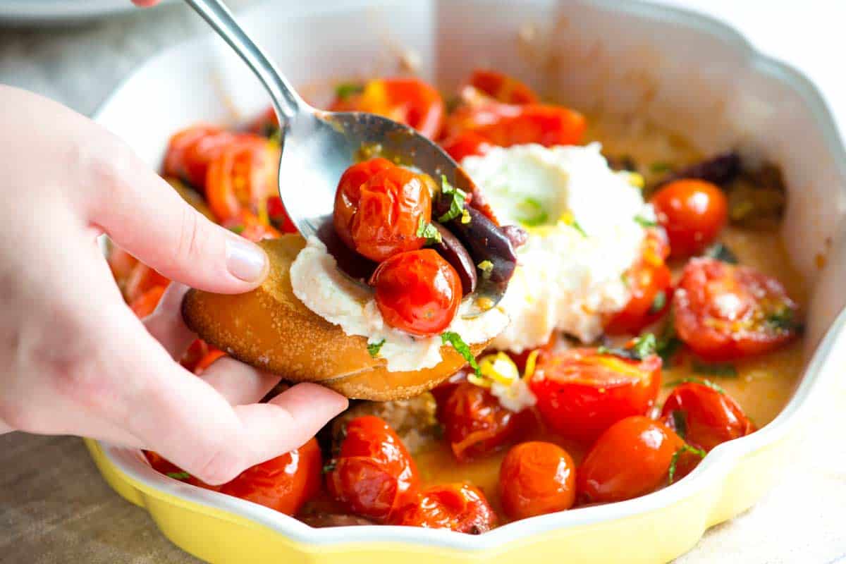 Perfekt rostade tomater med ricotta och mynta