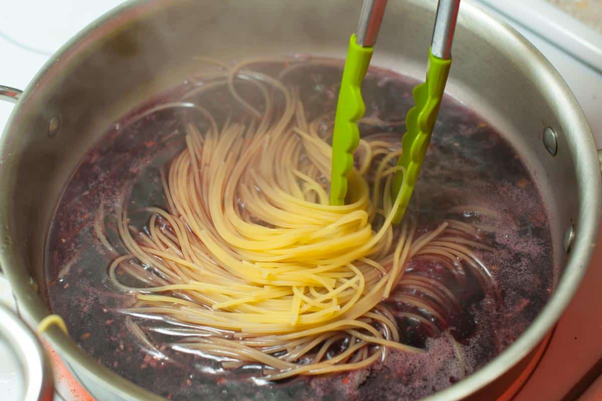 How to cook pasta in red wine