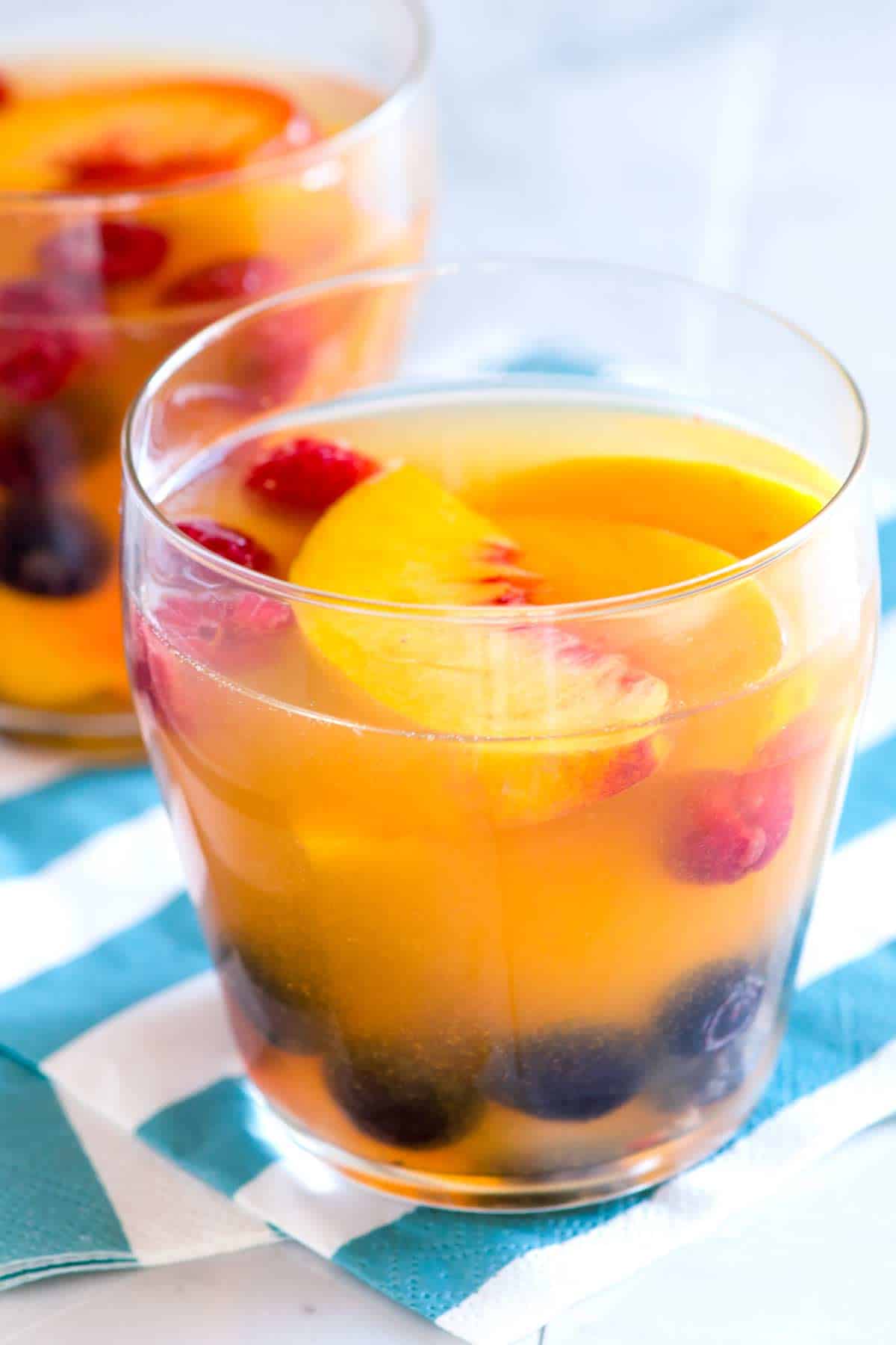 How to Make Peach Sangria with White Wine