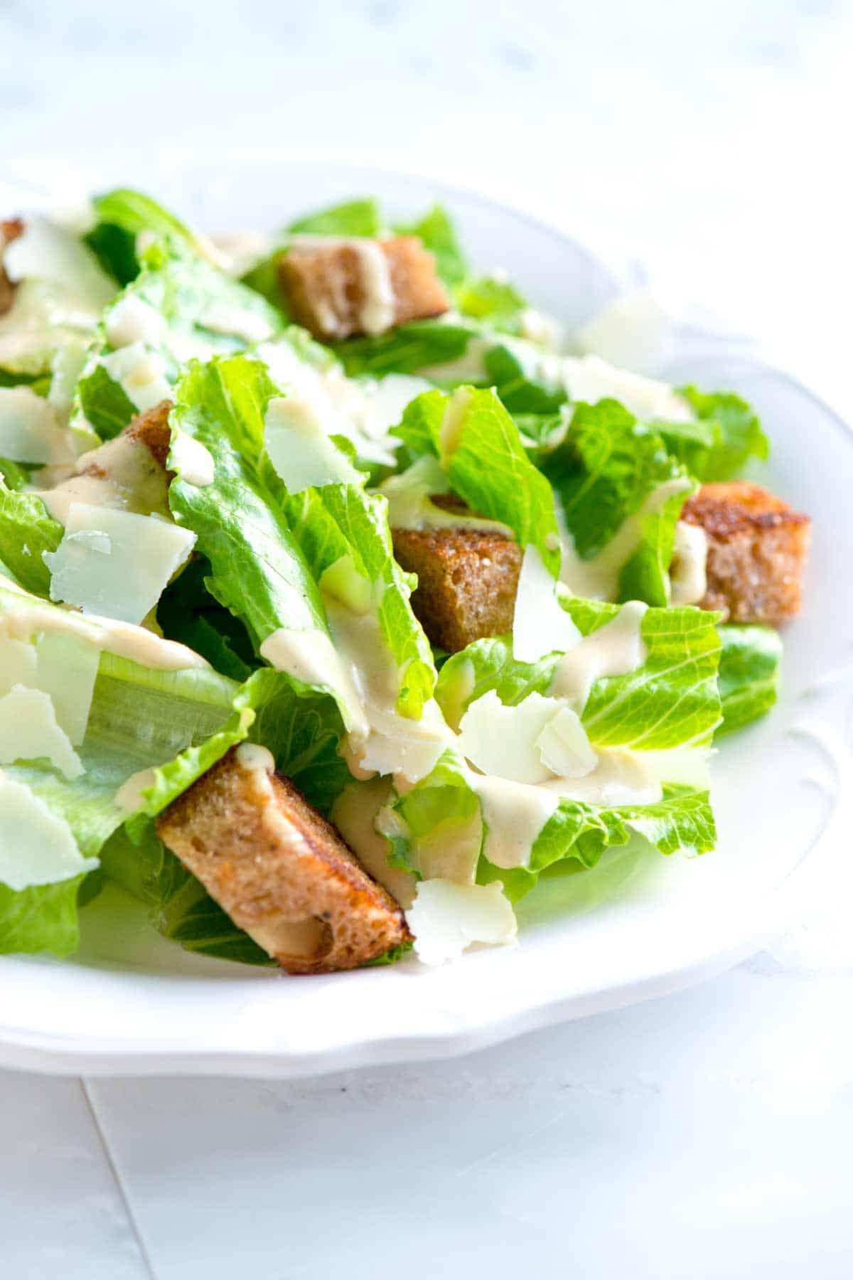 Easy Caesar Salad (Egg-Free Dressing)