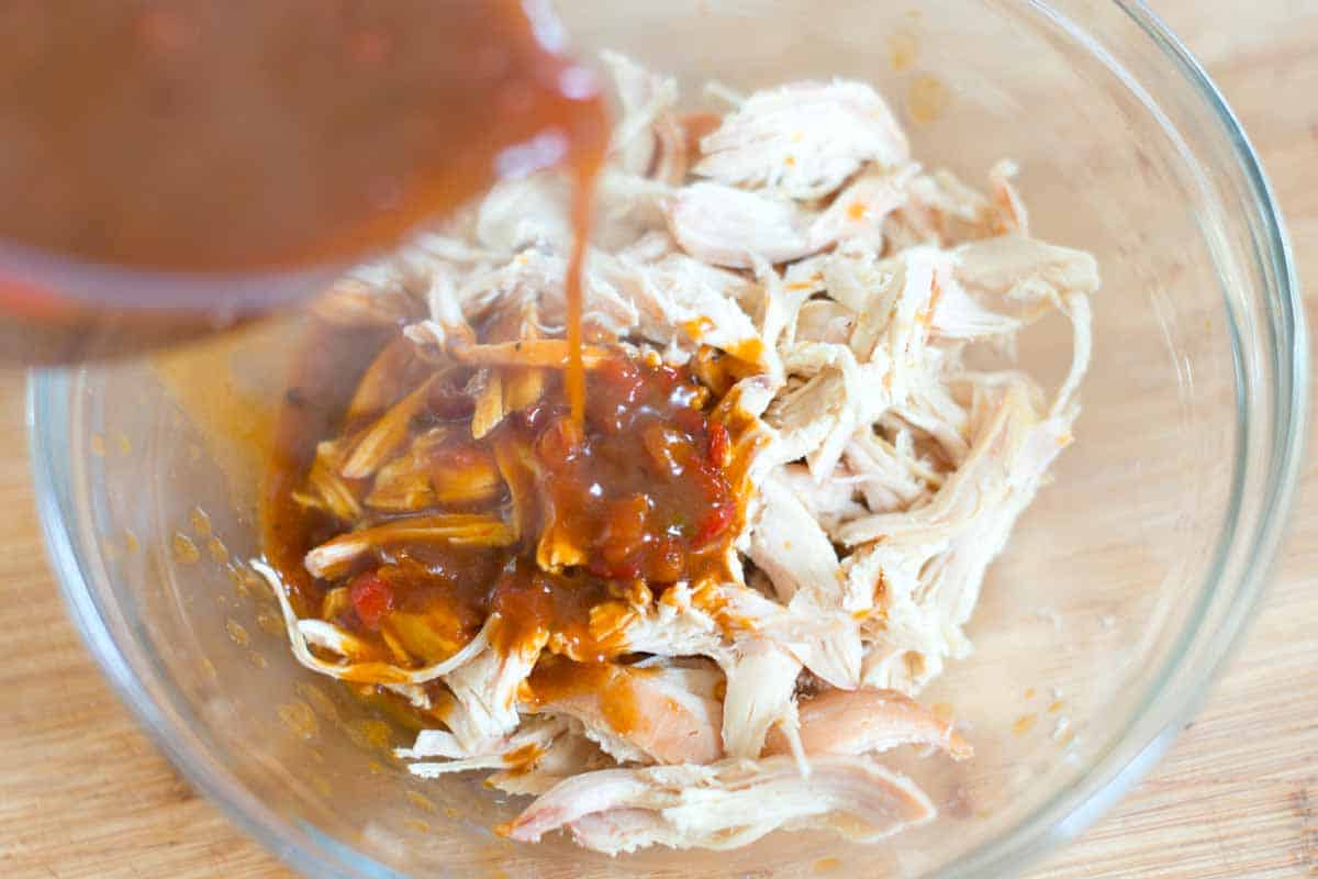 How to Make Pulled Chicken Sandwiches Tangy barbecue sauce