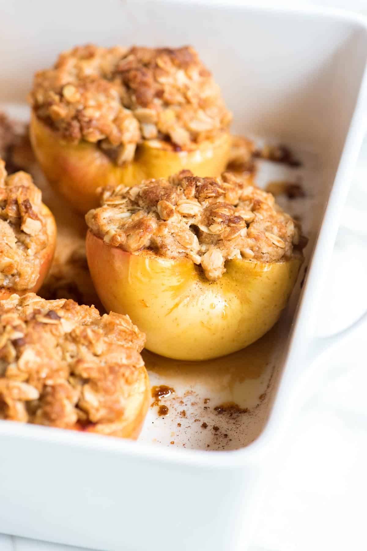 Cinnamon Baked Apples with an Oat Topping