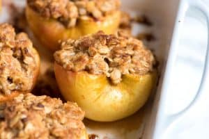 Easy Baked Apples Recipe with Oats and Brown Sugar