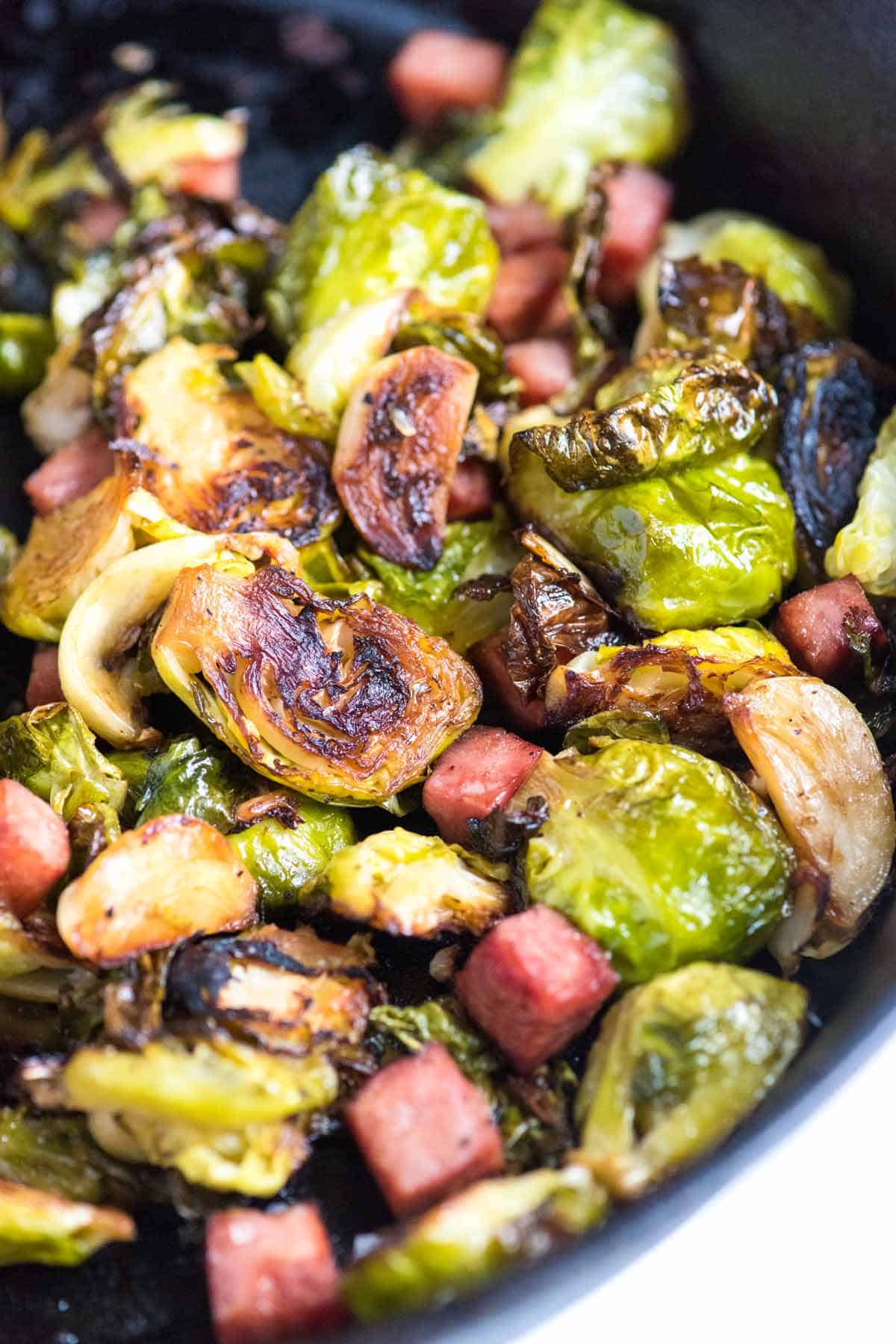 How to Make Brussels Sprouts with Ham and Garlic