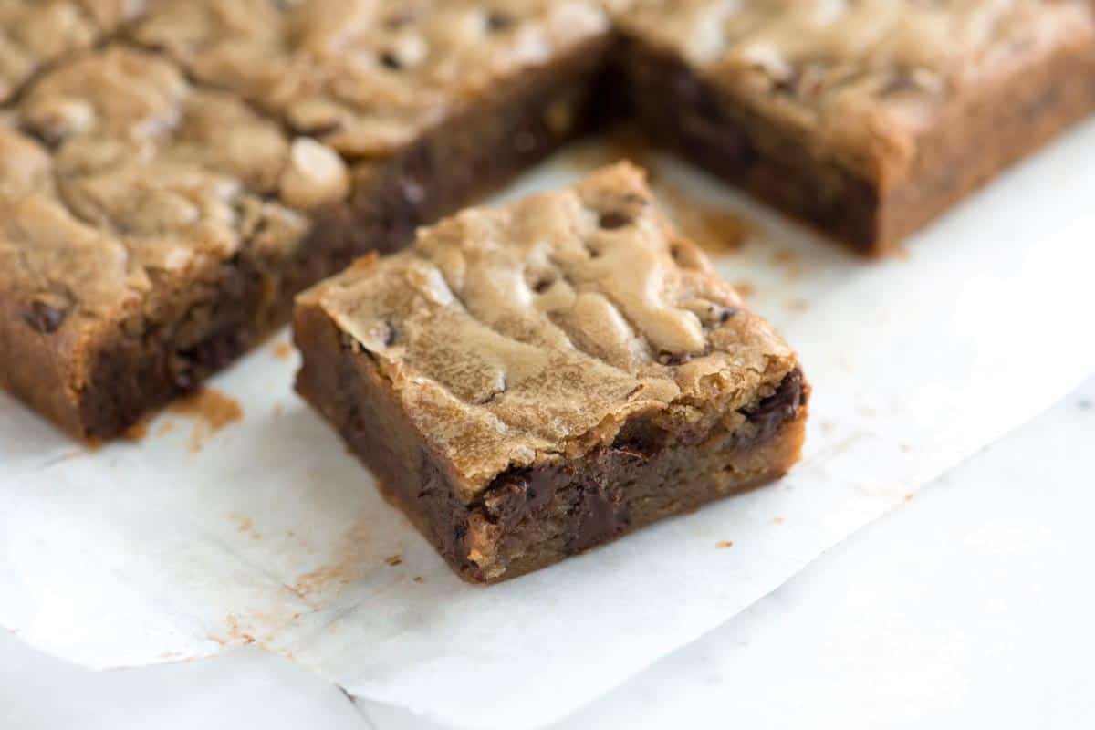 Easy Blondies with chocolate chips