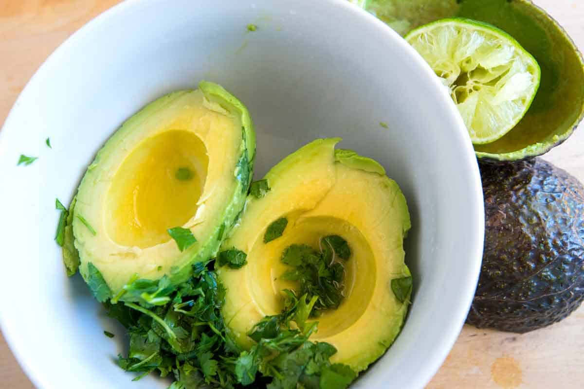 Mashed avocado with lime for the tacos