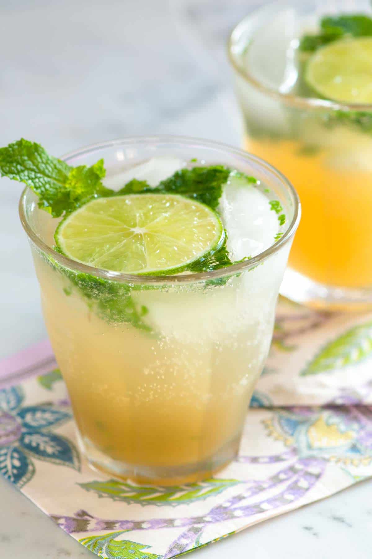 Mojitos with lime and mint