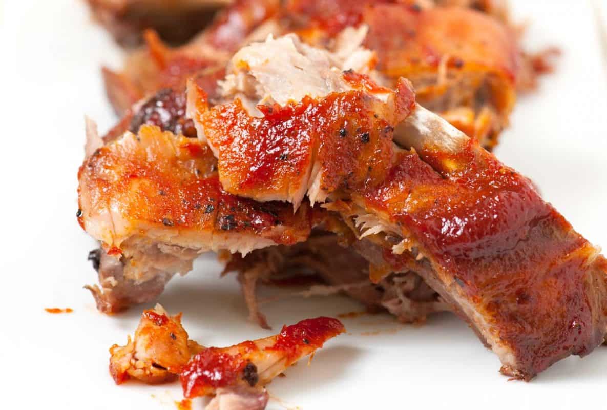 https://www.inspiredtaste.net/wp-content/uploads/2016/06/Oven-Baked-Ribs-Recipe-2-1200-1185x800.jpg