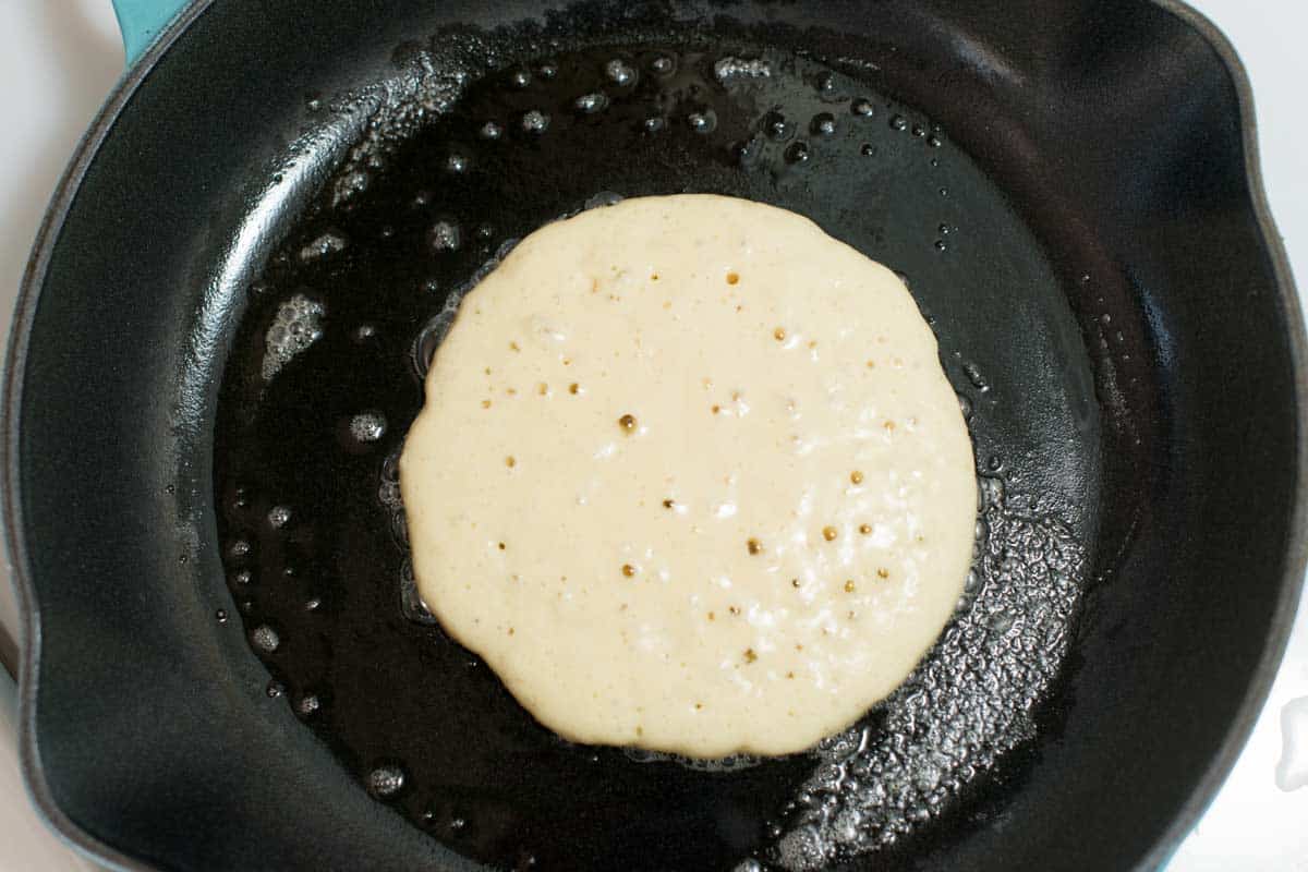 Cooking the pancakes -- showing when to flip pancakes