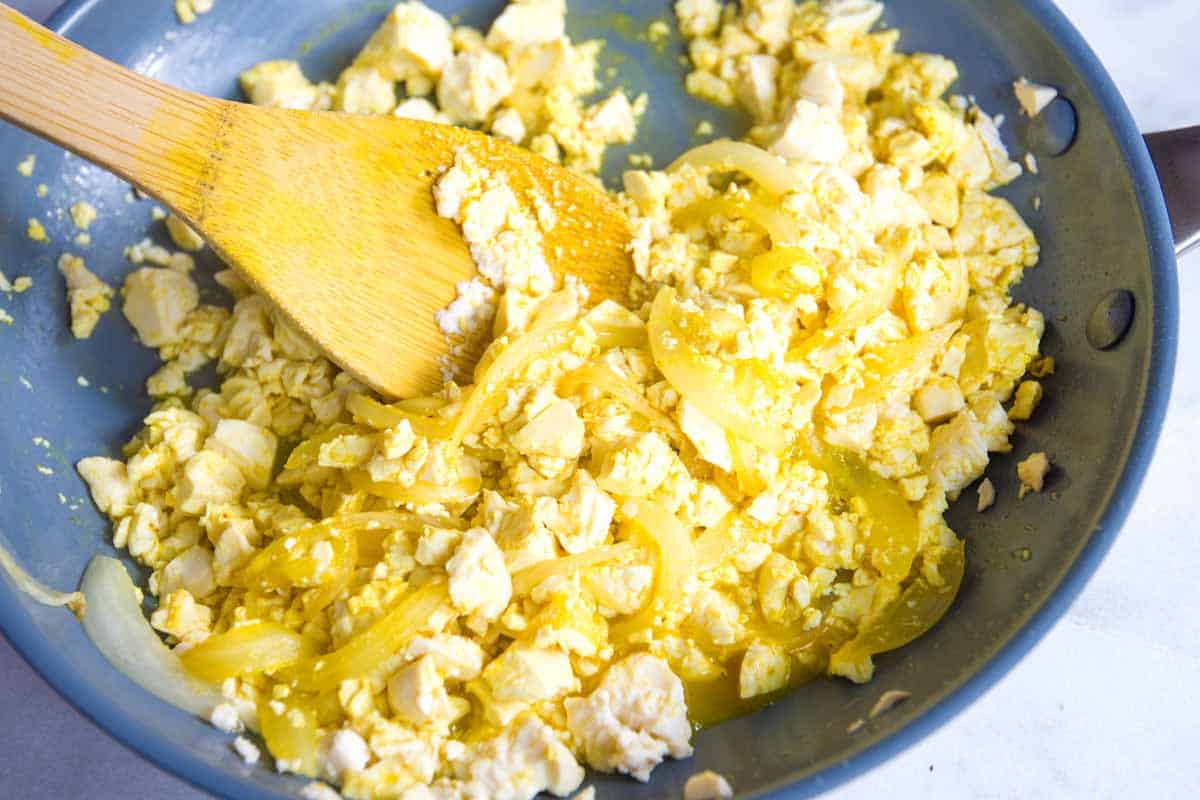 Scrambling tofu with onions