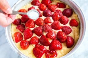 How to Make Strawberry Cake