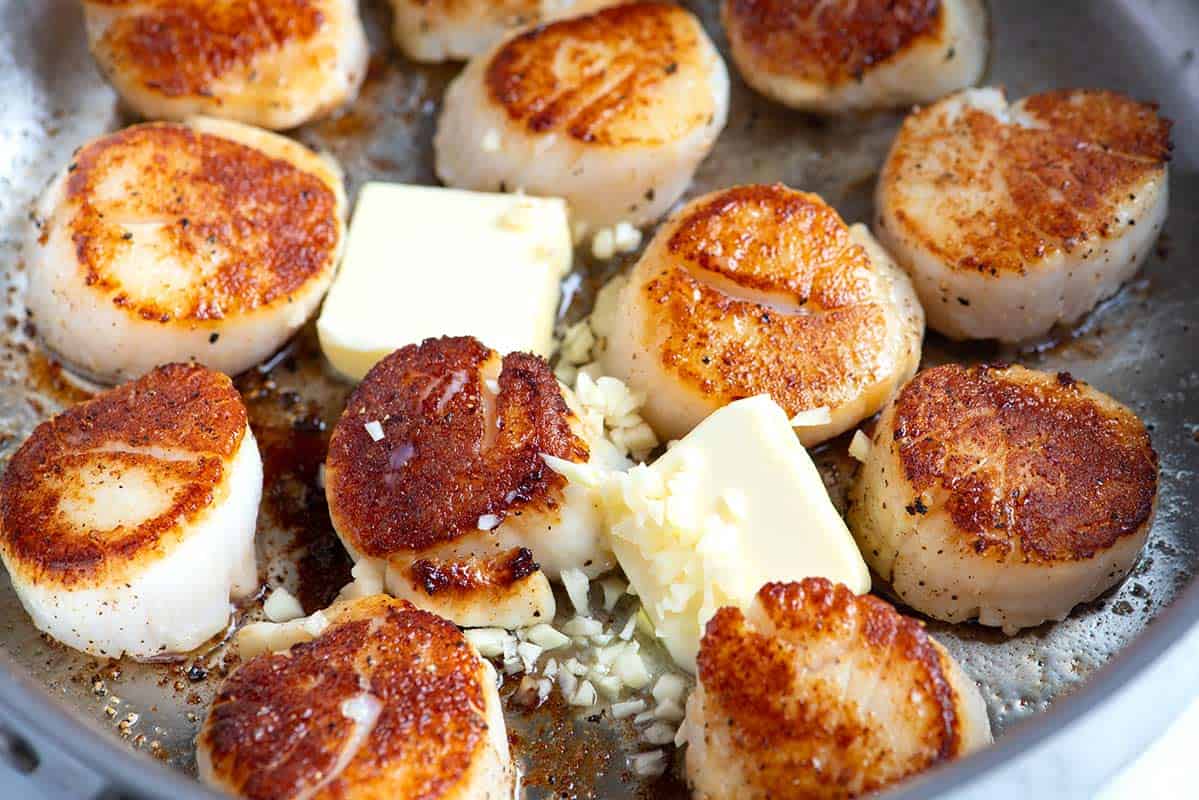 How to cook scallops - Pan-seared scallops with butter and garlic