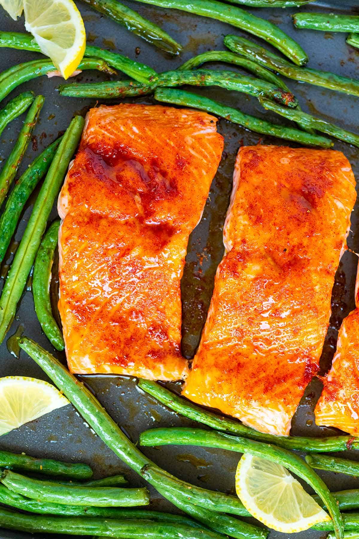 Baked salmon with veggies