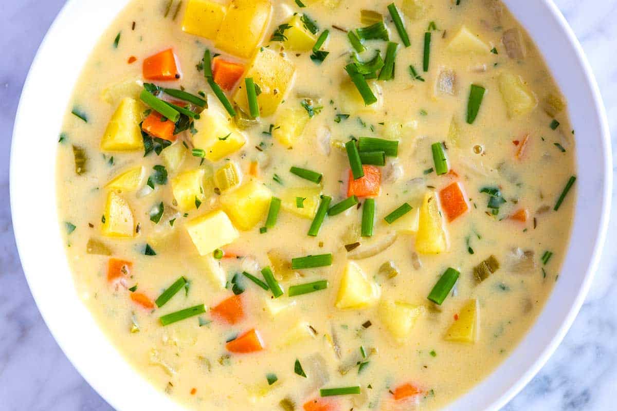 https://www.inspiredtaste.net/wp-content/uploads/2018/11/Creamy-Homemade-Potato-Soup-Recipe-1-1200.jpg