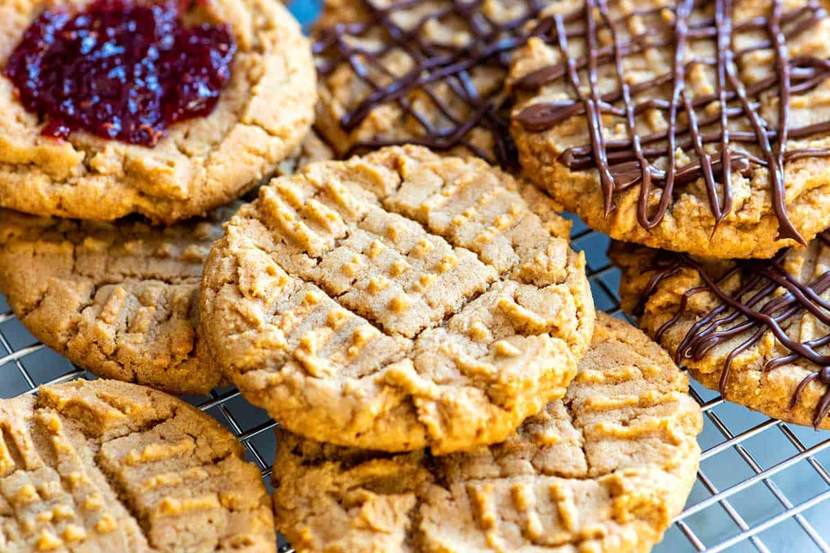 Nutella Stuffed Peanut Butter Cookies - Handle the Heat