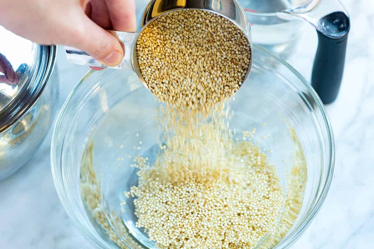 Rinsing quinoa before cooking