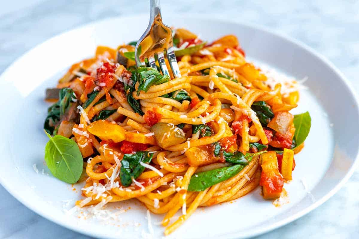 Spaghetti with Fresh Vegetables and Homemade Sauce