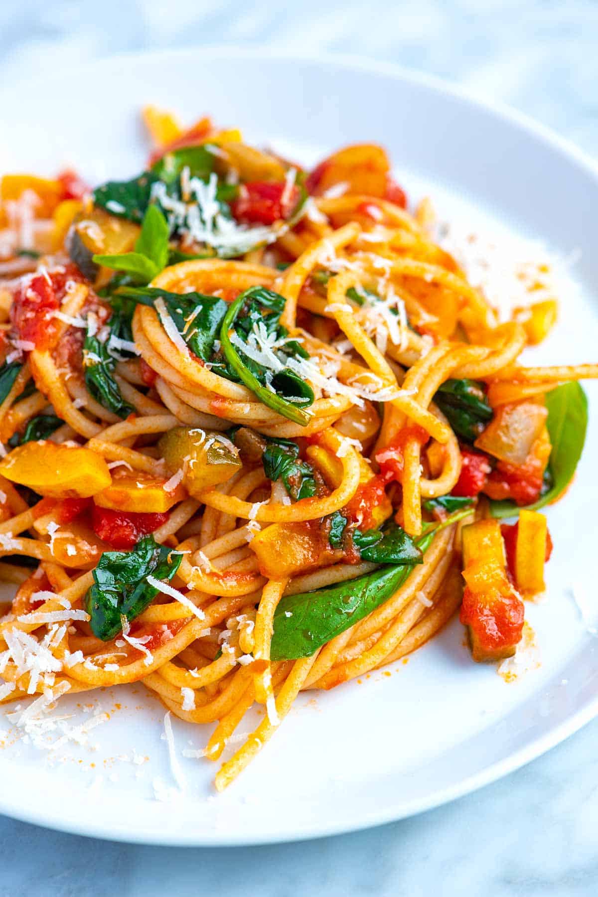 Vegetarian pasta - A plate of fresh veggie spaghetti