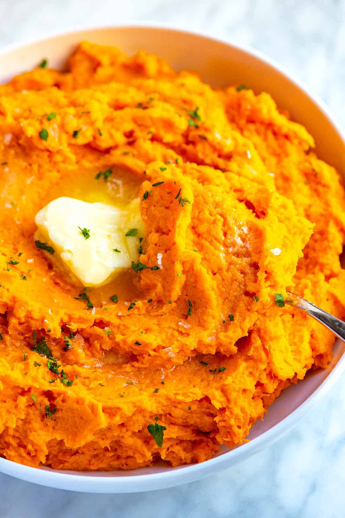 Mashed sweet potatoes with butter and cinnamon