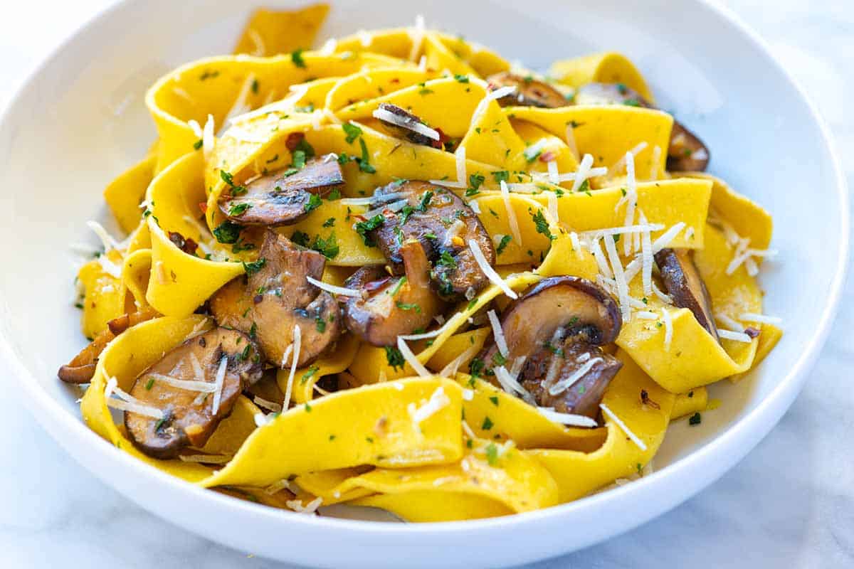 Easy Garlic Mushroom Pasta