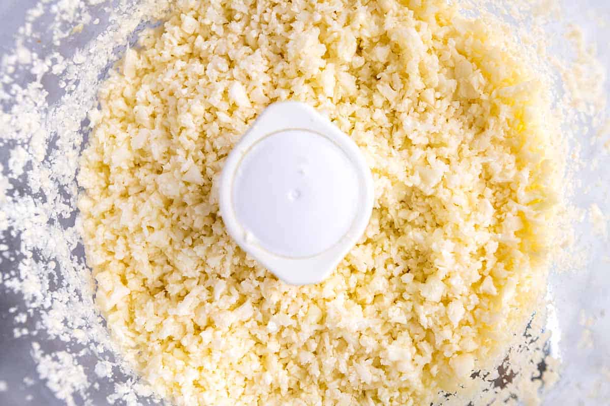 How to prepare cauliflower rice using a food processor or grater