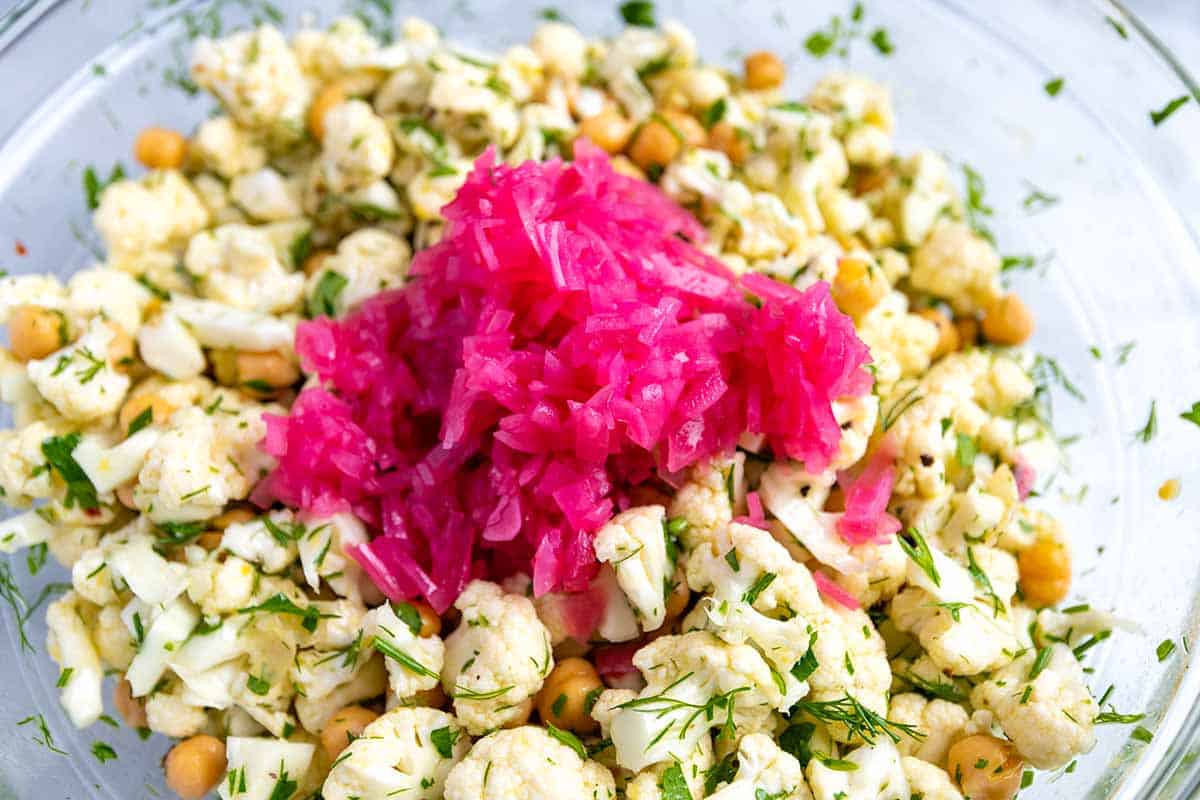 Como fazer salada de couve-flor e grão-de-bico