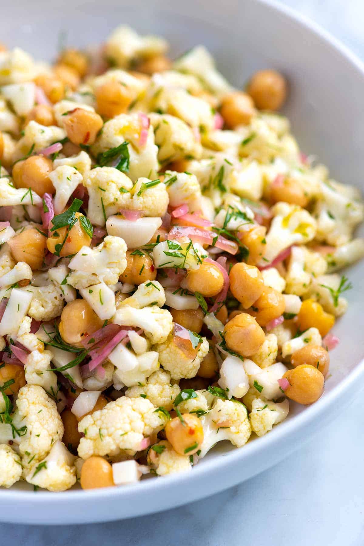 Simple salade de chou-fleur et de pois chiches