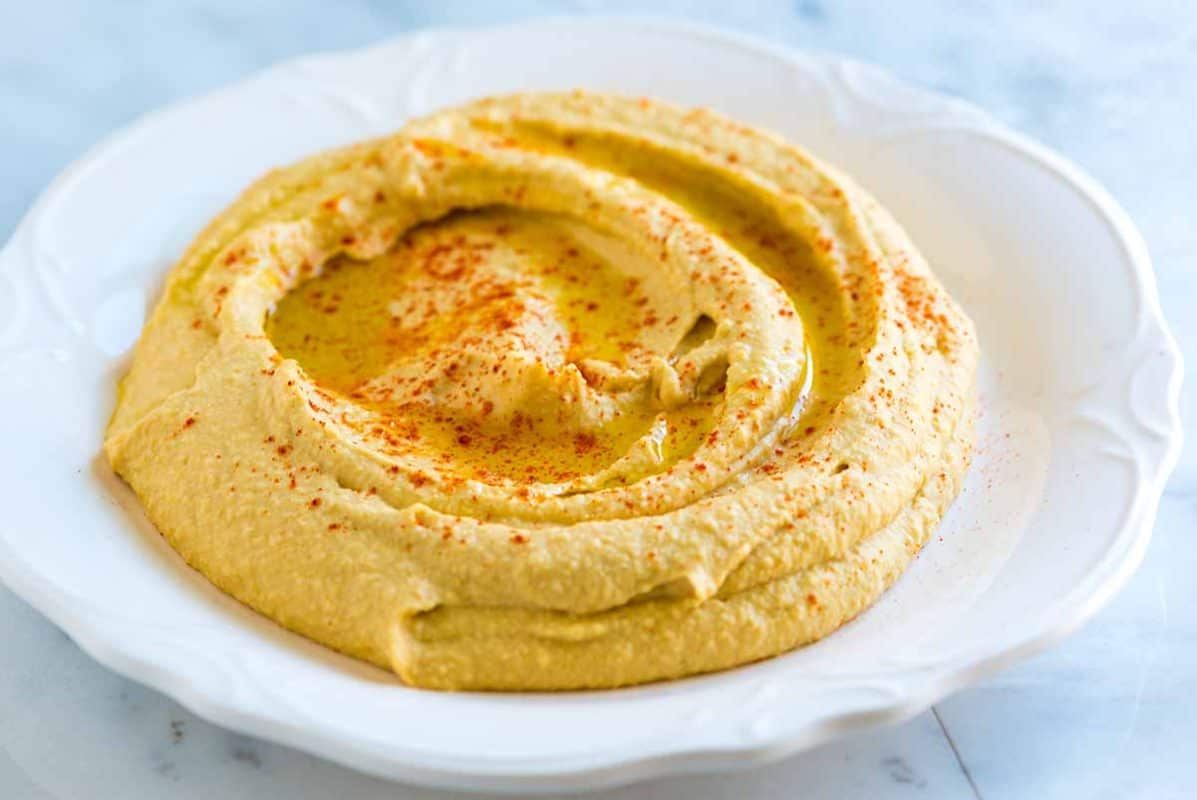 Easy Hummus (Better Than Store-Bought)