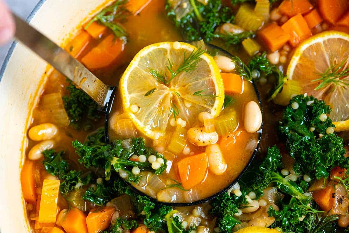 Sopa de Verduras y Frijoles Blancos