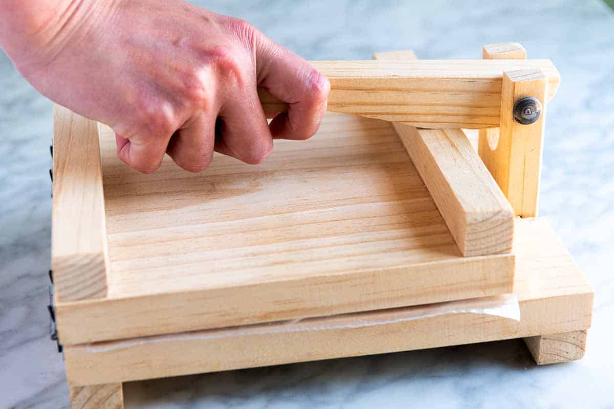 Pressing tortillas using a tortilla press, step 2 (close press)