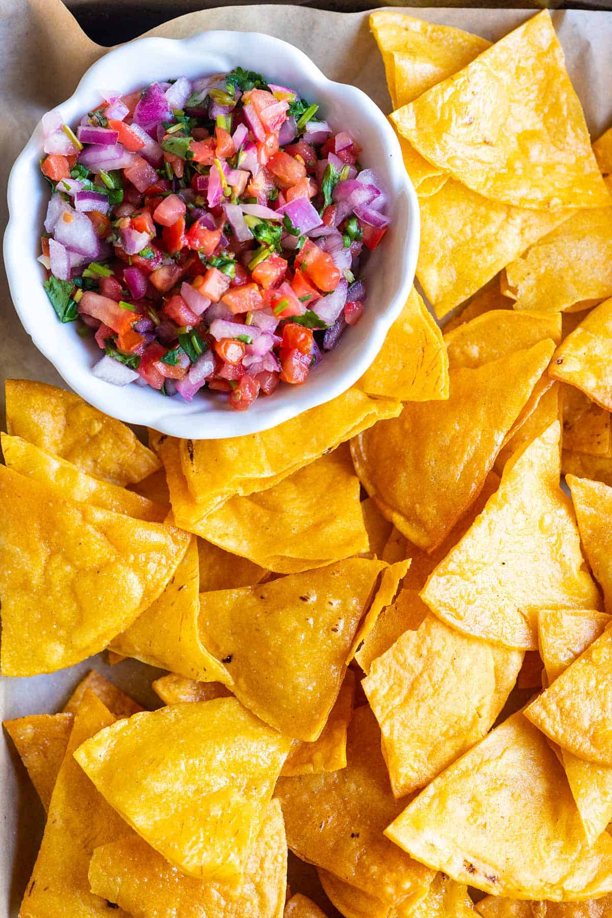 Tortilla chips con pico de gallo