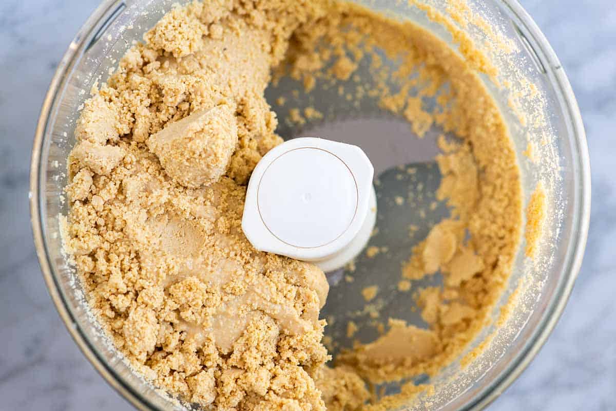 Making cashew butter