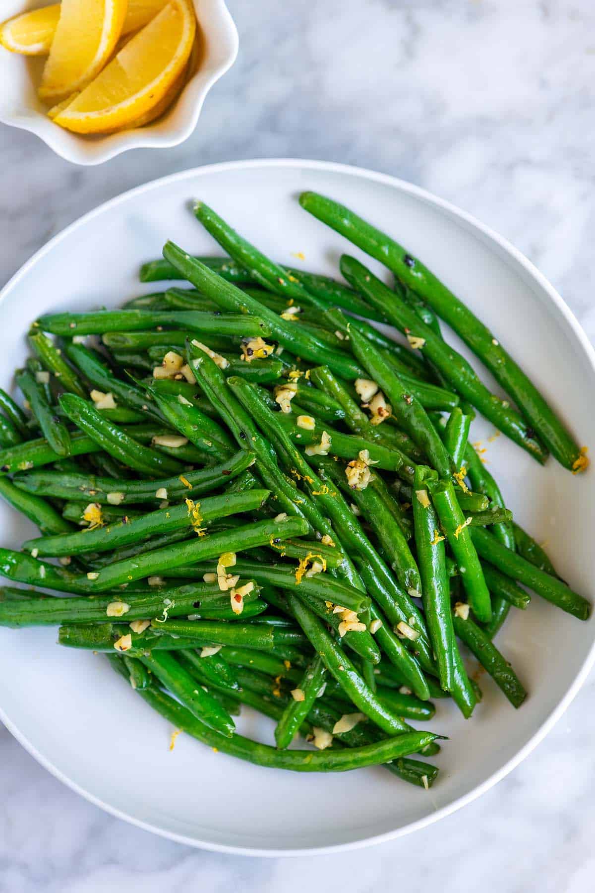 A bowl of sauteed green beans with lemon and garlic