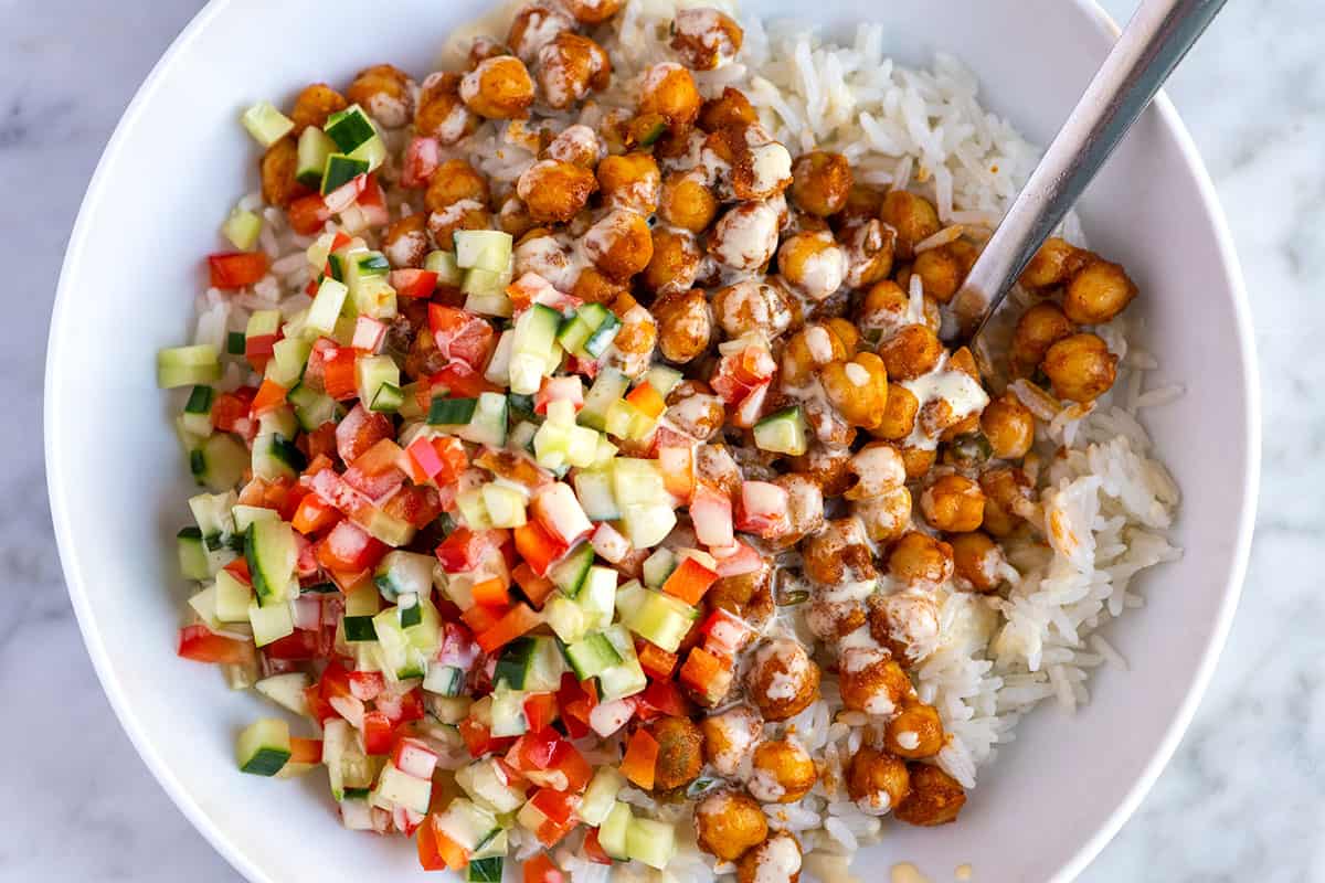 Salad bowl with chickpeas
